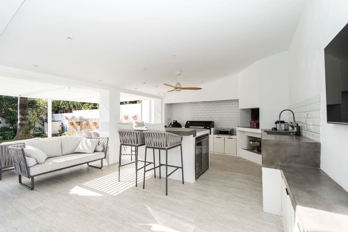 5 sovrum Villa till salu i El Paraiso med pool garage - 1 399 500 € (Ref: 10118466)