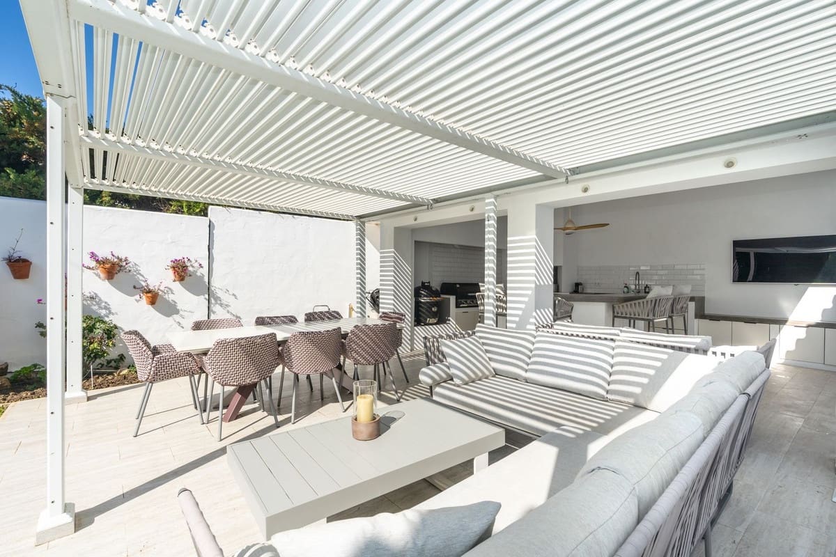 5 sovrum Villa till salu i El Paraiso med pool garage - 1 399 500 € (Ref: 10118466)