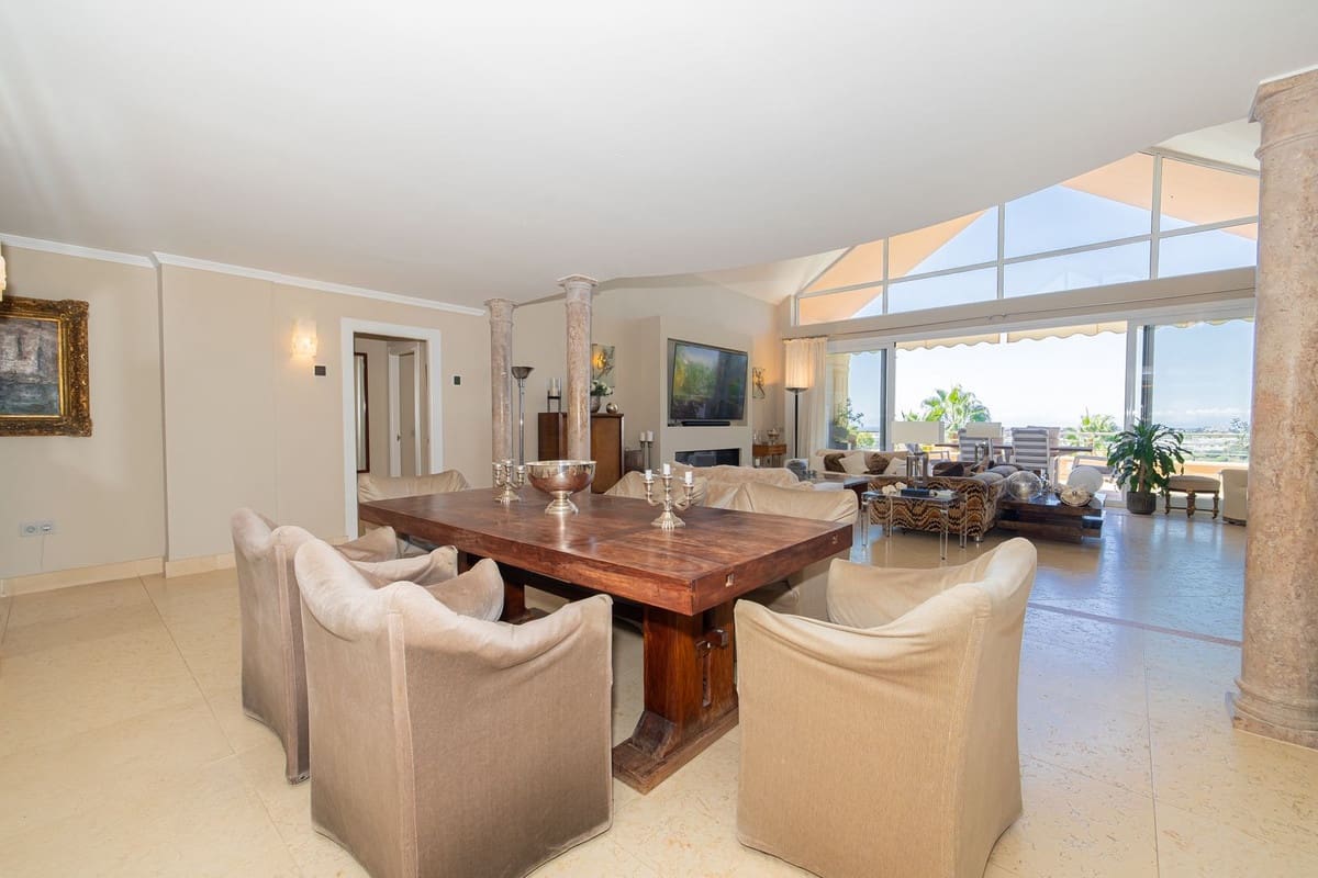 Apartamento de 3 habitaciones en Nueva Andalucia en venta con piscina - 2.495.000 € (Ref: 10118467)