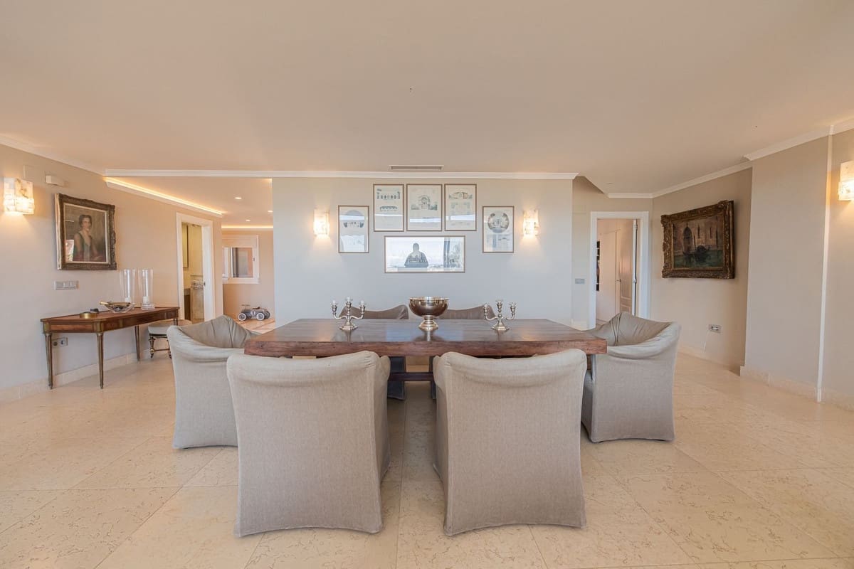 Apartamento de 3 habitaciones en Nueva Andalucia en venta con piscina - 2.495.000 € (Ref: 10118467)