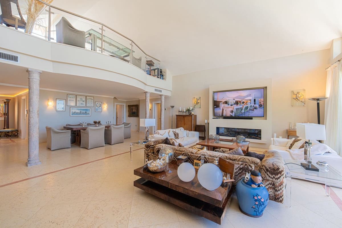 Apartamento de 3 habitaciones en Nueva Andalucia en venta con piscina - 2.495.000 € (Ref: 10118467)