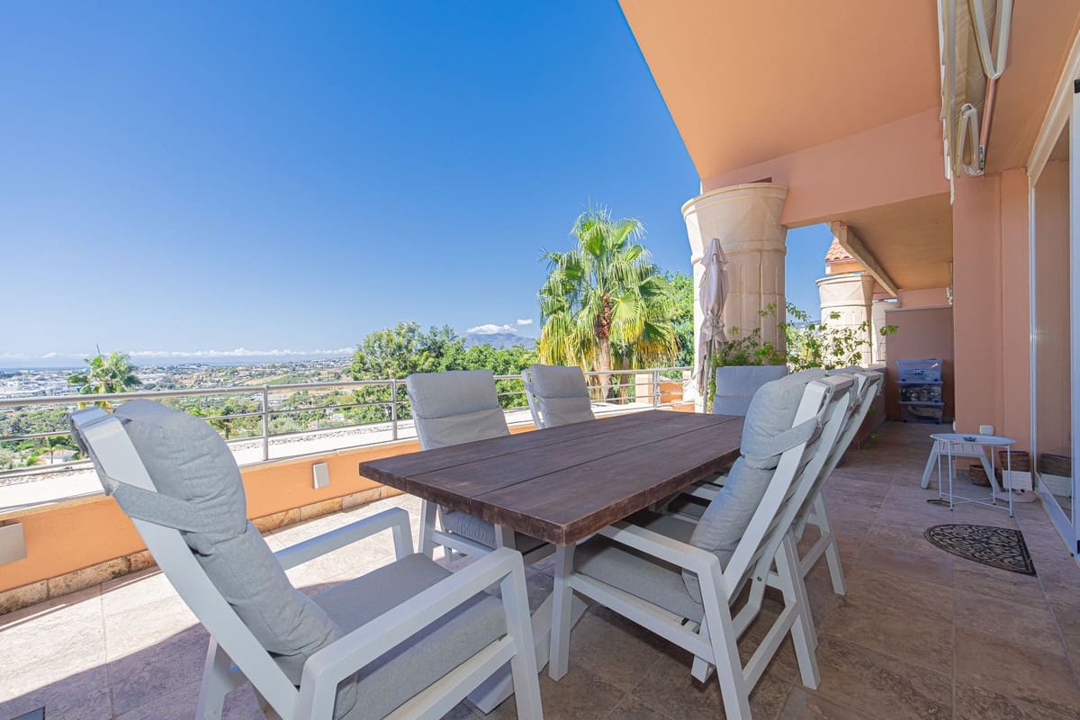Apartamento de 3 habitaciones en Nueva Andalucia en venta con piscina - 2.495.000 € (Ref: 10118467)