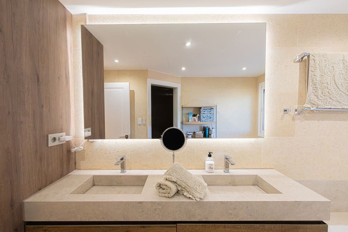 Apartamento de 3 habitaciones en Nueva Andalucia en venta con piscina - 2.495.000 € (Ref: 10118467)