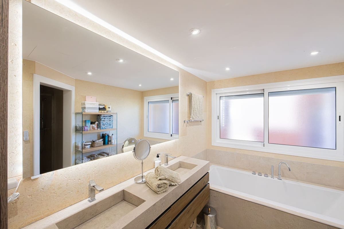 Apartamento de 3 habitaciones en Nueva Andalucia en venta con piscina - 2.495.000 € (Ref: 10118467)