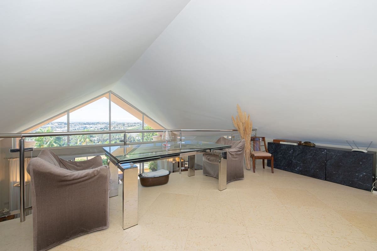 Apartamento de 3 habitaciones en Nueva Andalucia en venta con piscina - 2.495.000 € (Ref: 10118467)