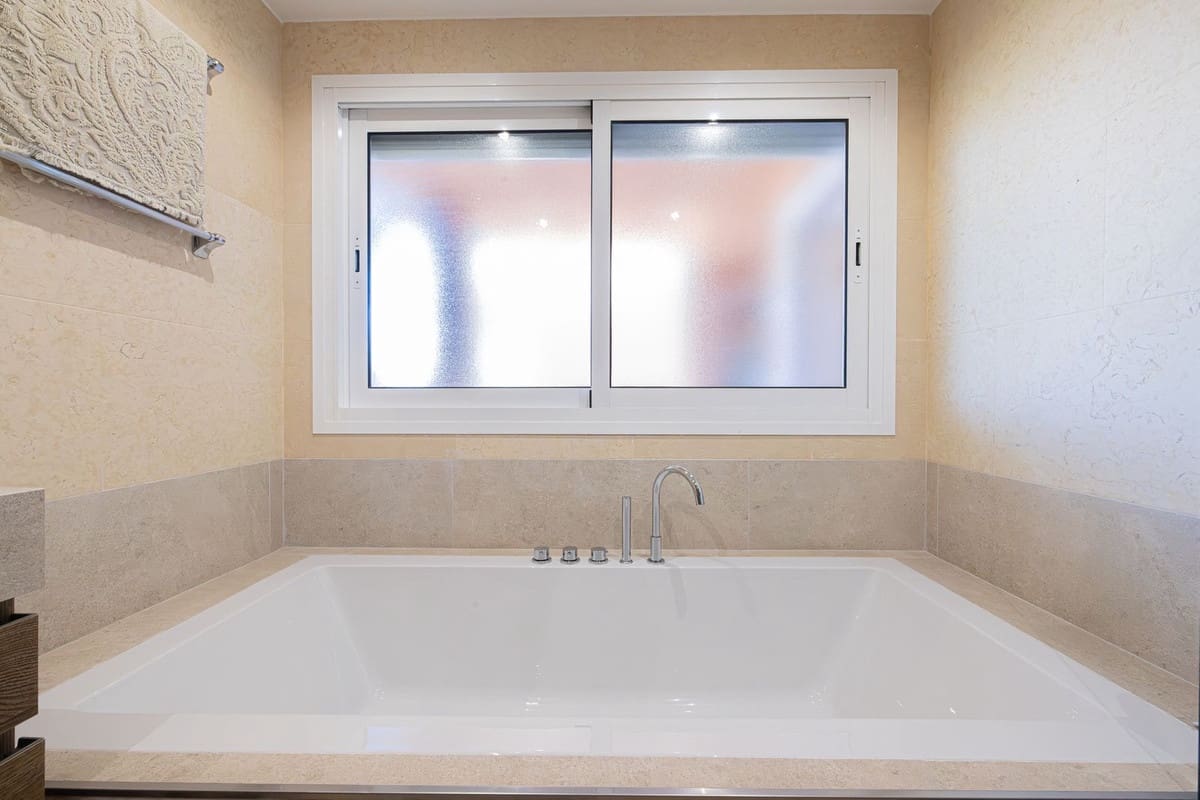 Apartamento de 3 habitaciones en Nueva Andalucia en venta con piscina - 2.495.000 € (Ref: 10118467)