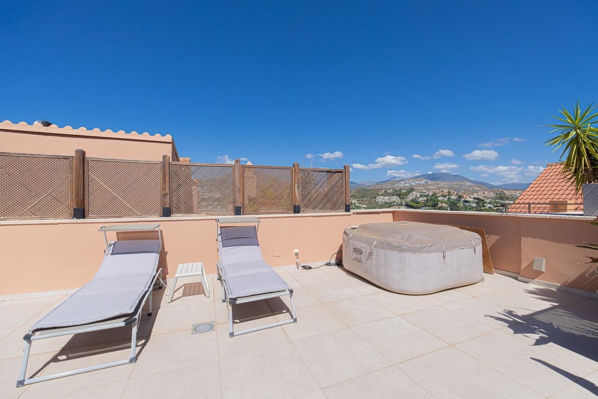 Apartamento de 3 habitaciones en Nueva Andalucia en venta con piscina - 2.495.000 € (Ref: 10118467)