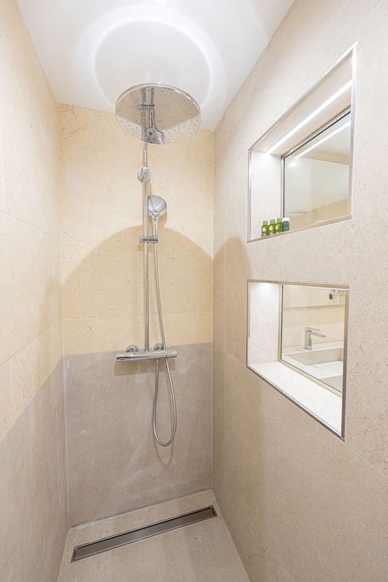 Apartamento de 3 habitaciones en Nueva Andalucia en venta con piscina - 2.495.000 € (Ref: 10118467)