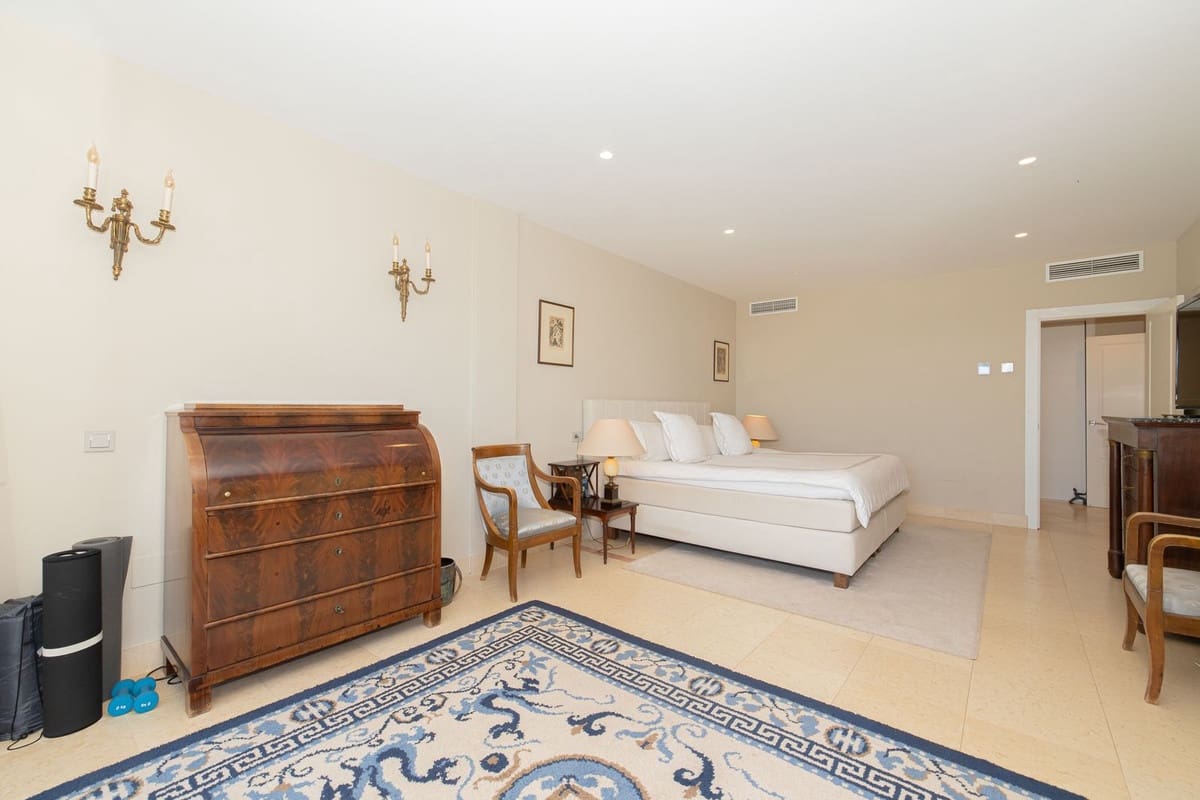 Apartamento de 3 habitaciones en Nueva Andalucia en venta con piscina - 2.495.000 € (Ref: 10118467)
