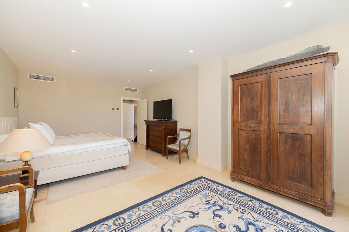 Apartamento de 3 habitaciones en Nueva Andalucia en venta con piscina - 2.495.000 € (Ref: 10118467)