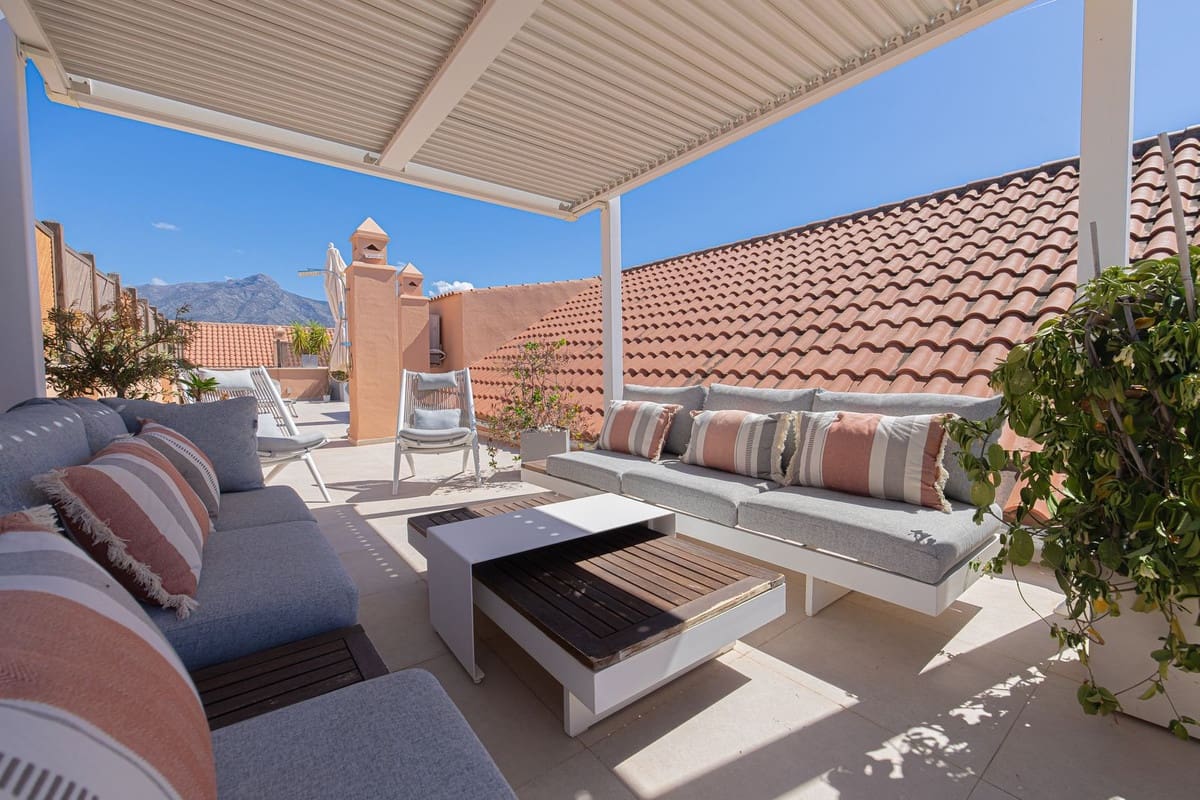 Apartamento de 3 habitaciones en Nueva Andalucia en venta con piscina - 2.495.000 € (Ref: 10118467)