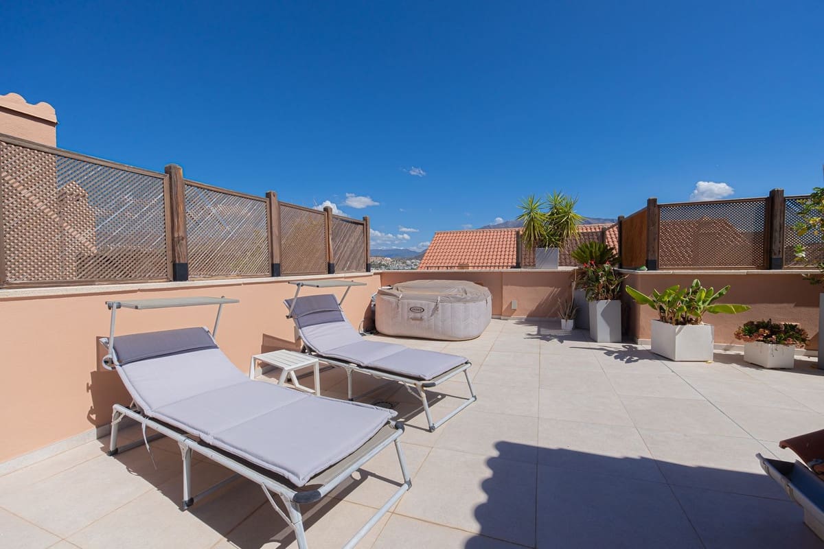 Apartamento de 3 habitaciones en Nueva Andalucia en venta con piscina - 2.495.000 € (Ref: 10118467)