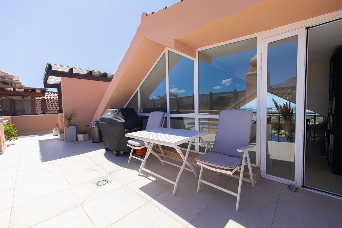 Apartamento de 3 habitaciones en Nueva Andalucia en venta con piscina - 2.495.000 € (Ref: 10118467)