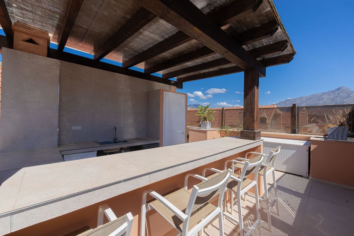 Apartamento de 3 habitaciones en Nueva Andalucia en venta con piscina - 2.495.000 € (Ref: 10118467)