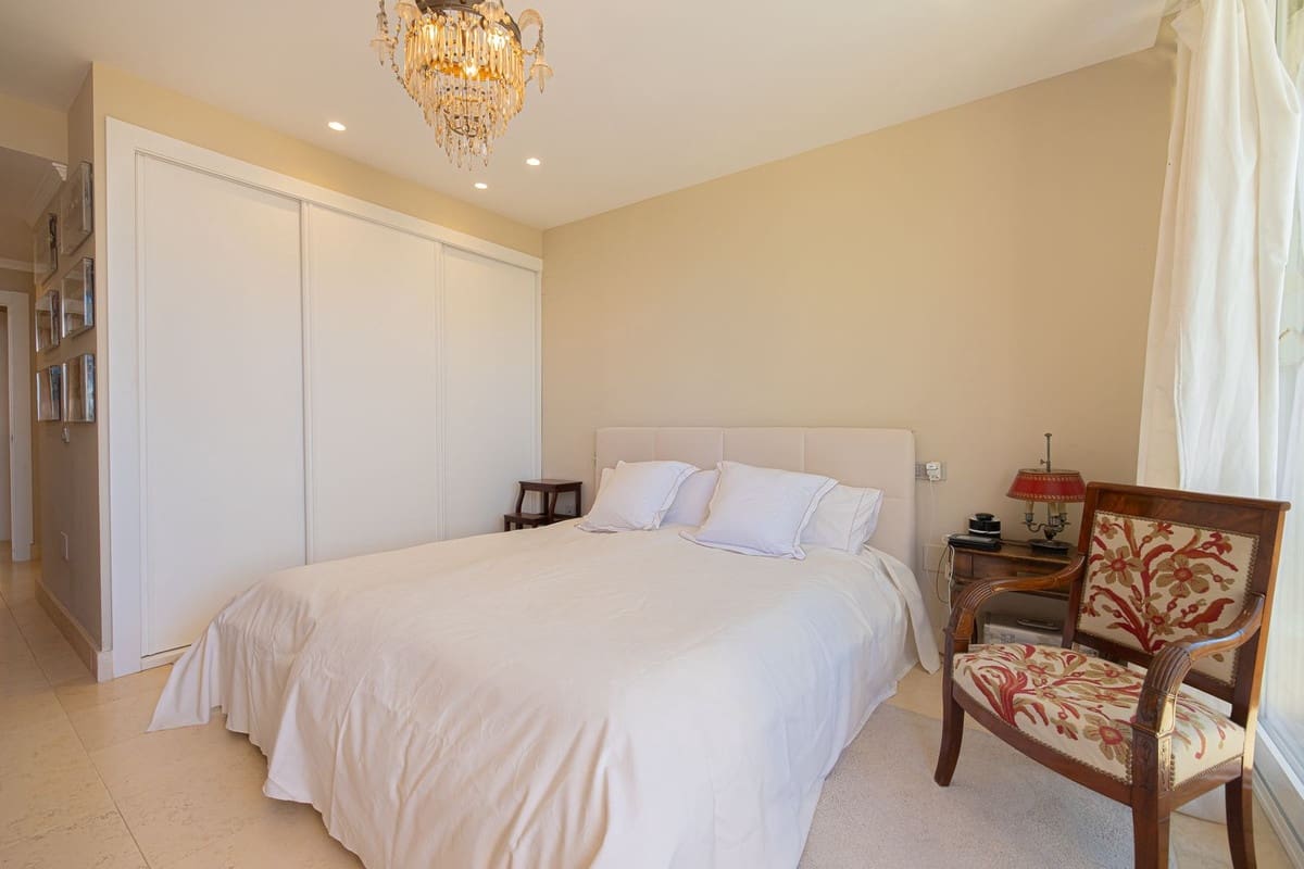 Apartamento de 3 habitaciones en Nueva Andalucia en venta con piscina - 2.495.000 € (Ref: 10118467)