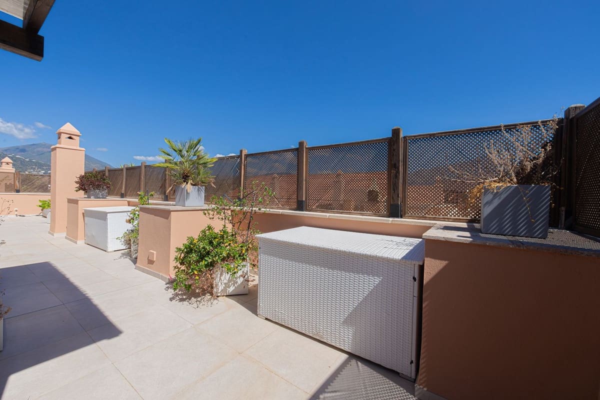 Apartamento de 3 habitaciones en Nueva Andalucia en venta con piscina - 2.495.000 € (Ref: 10118467)