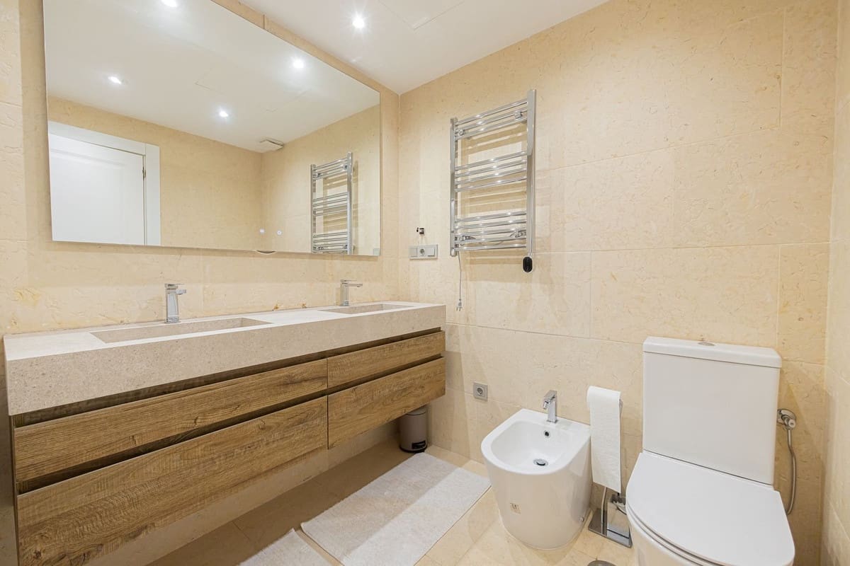 Apartamento de 3 habitaciones en Nueva Andalucia en venta con piscina - 2.495.000 € (Ref: 10118467)