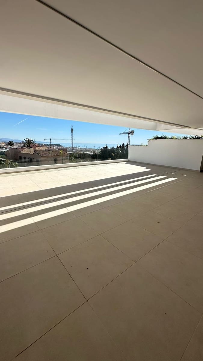 Apartamento de 2 habitaciones en Estepona en venta con piscina garaje - 675.000 € (Ref: 10118470)