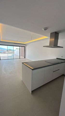 Apartamento de 2 habitaciones en Estepona en venta con piscina garaje - 675.000 € (Ref: 10118470)