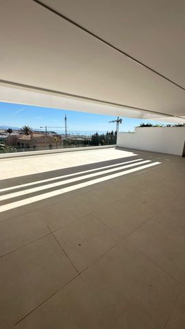 Apartamento de 2 habitaciones en Estepona en venta con piscina garaje - 675.000 € (Ref: 10118470)