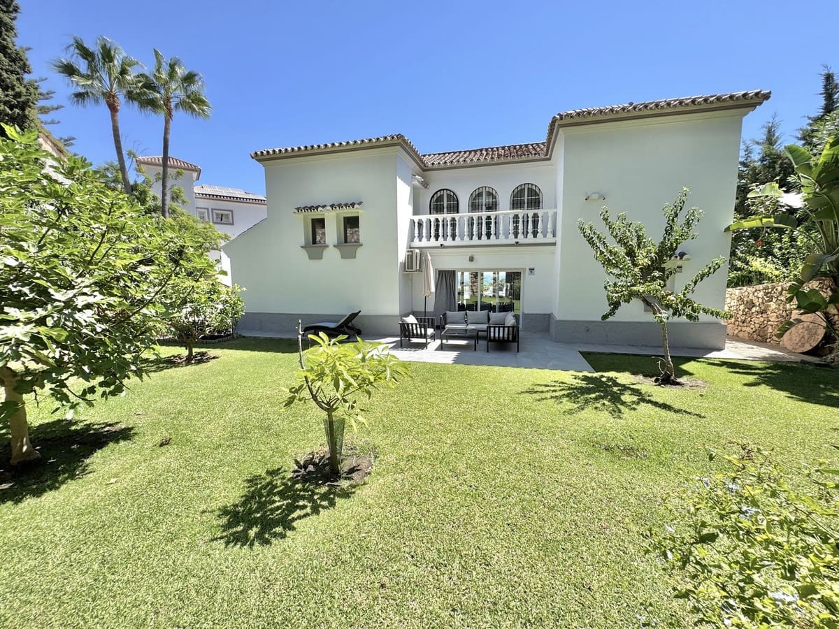 5 makuuhuone Huvila myytävänä paikassa La Cala de Mijas mukana uima-altaan 
autotalli - 1 595 000 € (Ref: 10118471)