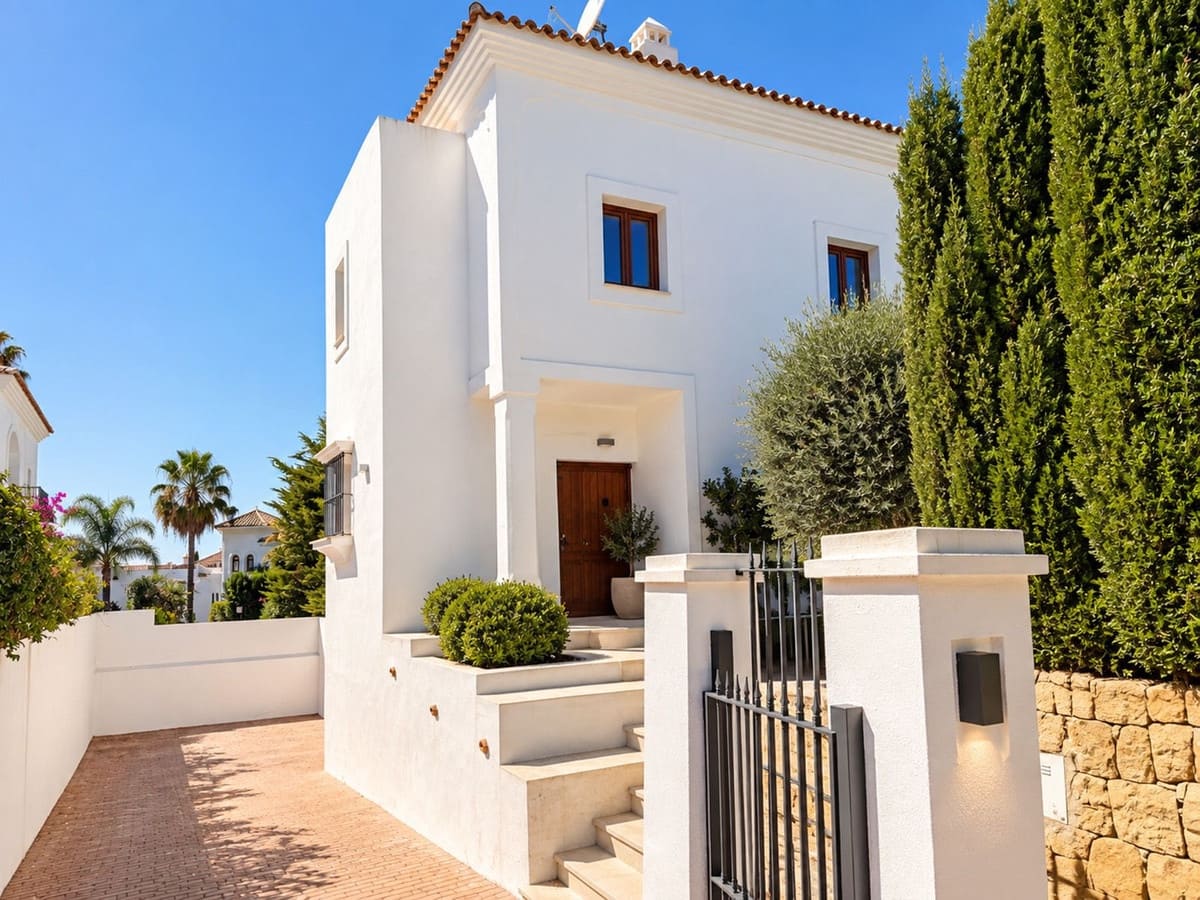 4 sovrum Villa till salu i New Golden Mile med pool garage - 1 200 000 € (Ref: 10118474)