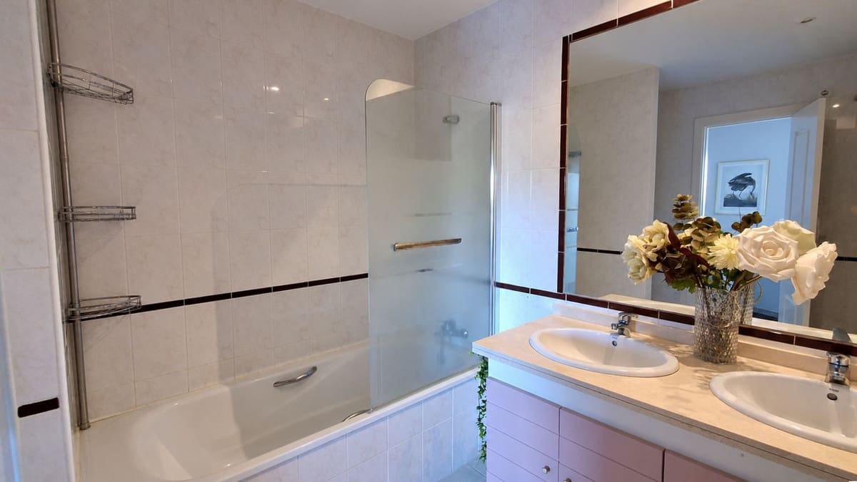 Apartamento de 2 habitaciones en Miraflores en venta con piscina garaje - 389.000 € (Ref: 10118476)