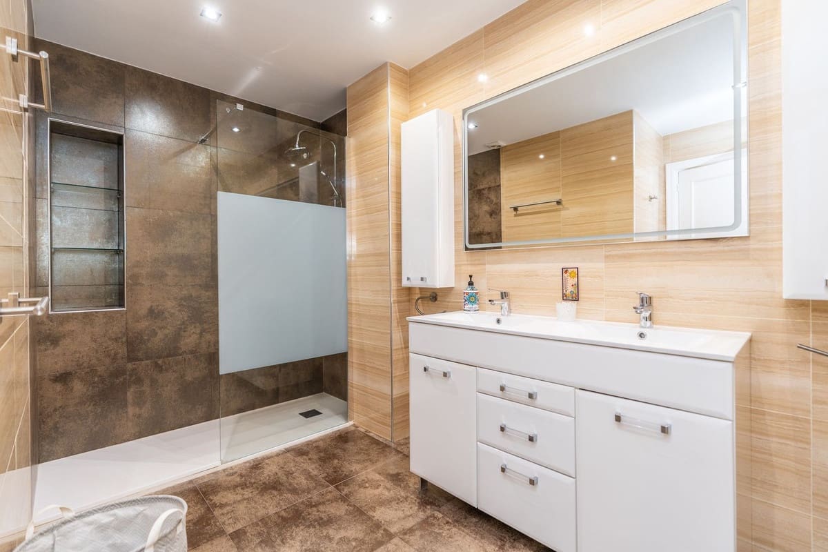 3 bedroom Apartment for sale in Golden Mile with pool - € 715,000 (Ref: 10120941)