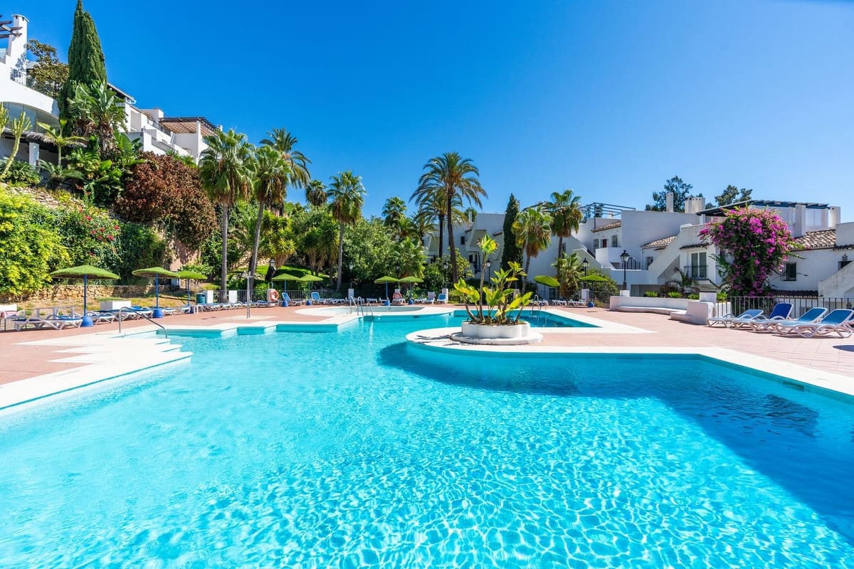 3 bedroom Apartment for sale in Golden Mile with pool - € 715,000 (Ref: 10120941)