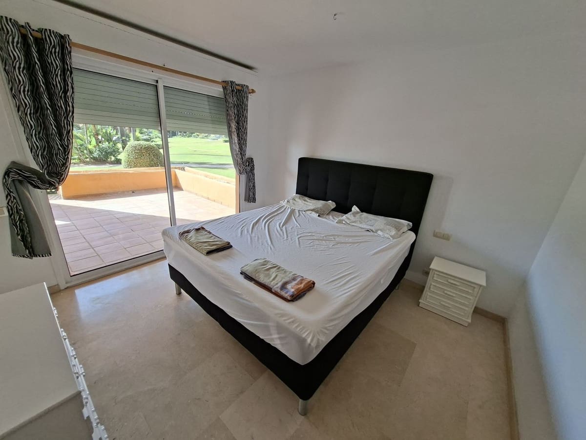 2 bedroom Apartment for sale in La Duquesa / Puerto de la Duquesa with pool garage - € 620,000 (Ref: 10120942)