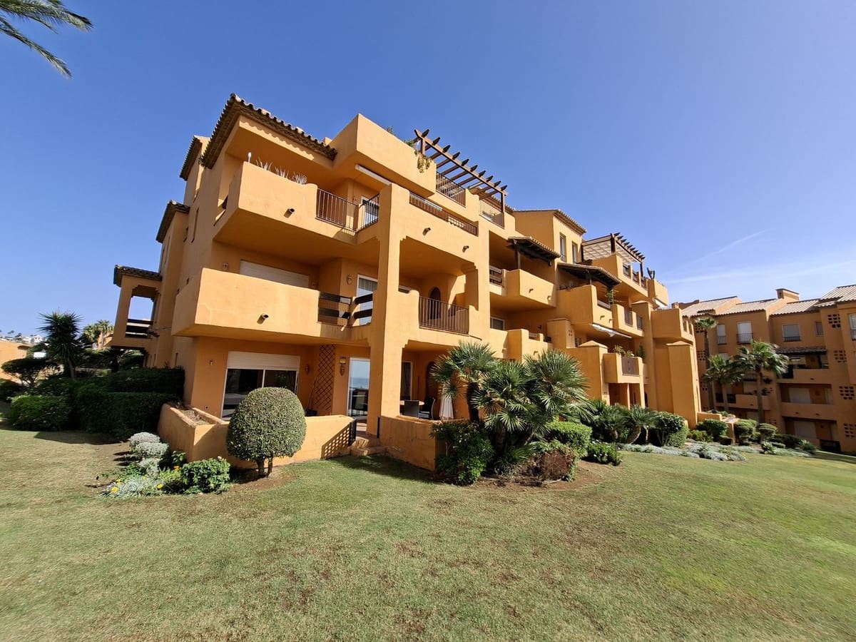 2 bedroom Apartment for sale in La Duquesa / Puerto de la Duquesa with pool garage - € 620,000 (Ref: 10120942)