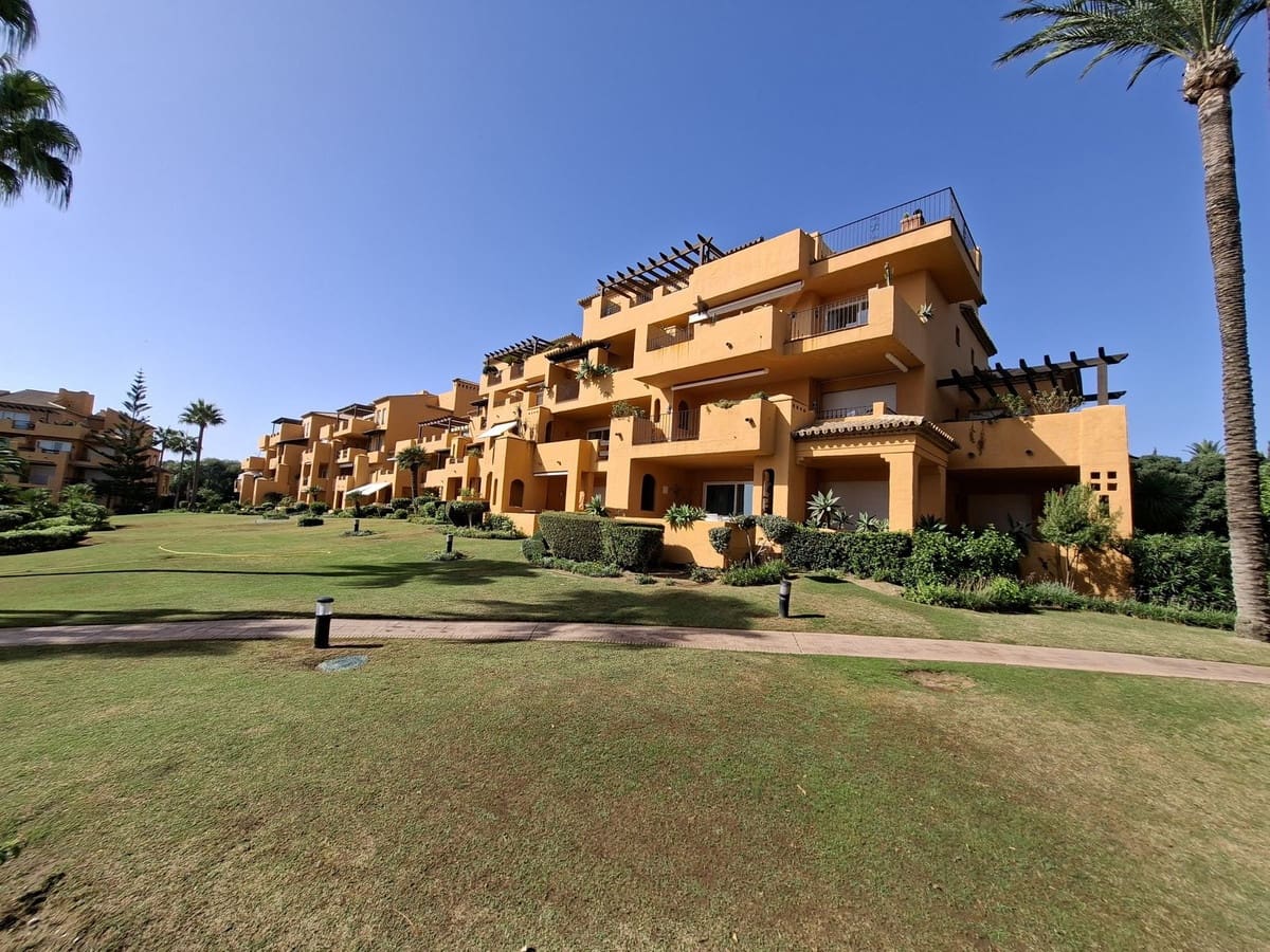 2 bedroom Apartment for sale in La Duquesa / Puerto de la Duquesa with pool garage - € 620,000 (Ref: 10120942)