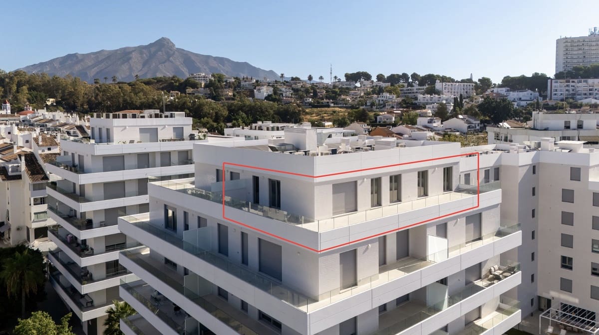 4 soverom Leilighet til salgs i Marbella med svømmebasseng garasje - € 995 000 (Ref: 10120944)