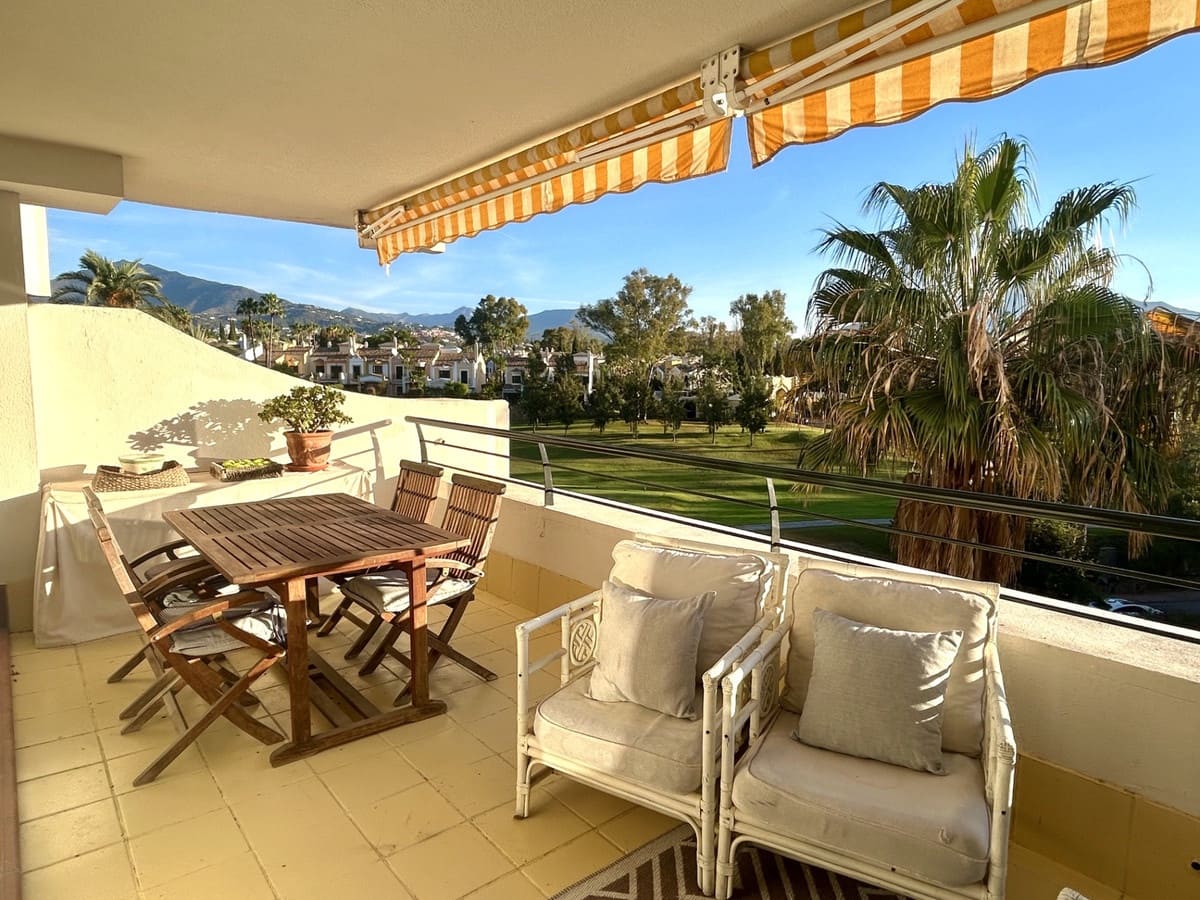 2 soveværelse Lejlighed til salg i Guadalmina med swimmingpool garage - € 515.000 (Ref: 10120945)