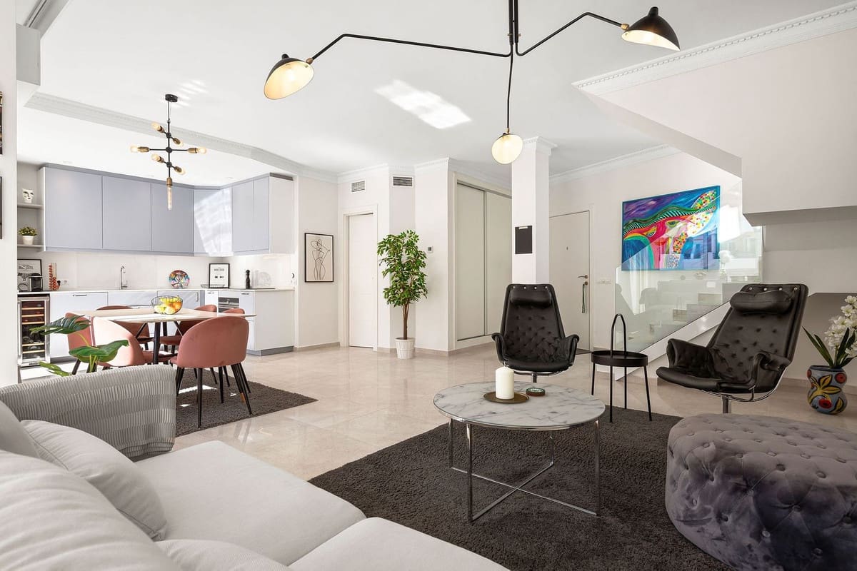 3 bedroom Apartment for sale in Nueva Andalucia with pool garage - € 829,000 (Ref: 10120947)