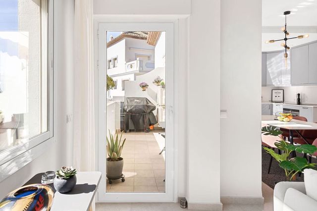 3 bedroom Apartment for sale in Nueva Andalucia, Marbella with pool garage - € 829,000 (Ref: 10120947)