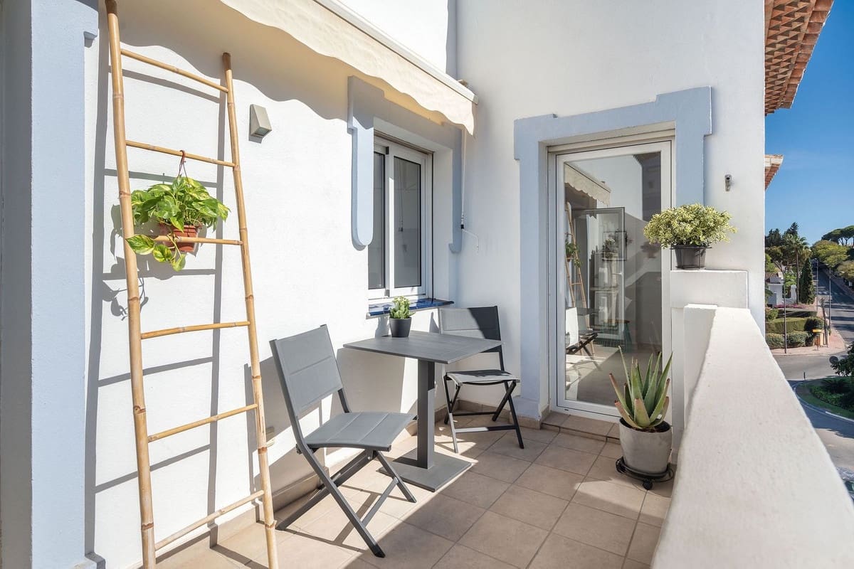 3 bedroom Apartment for sale in Nueva Andalucia with pool garage - € 829,000 (Ref: 10120947)