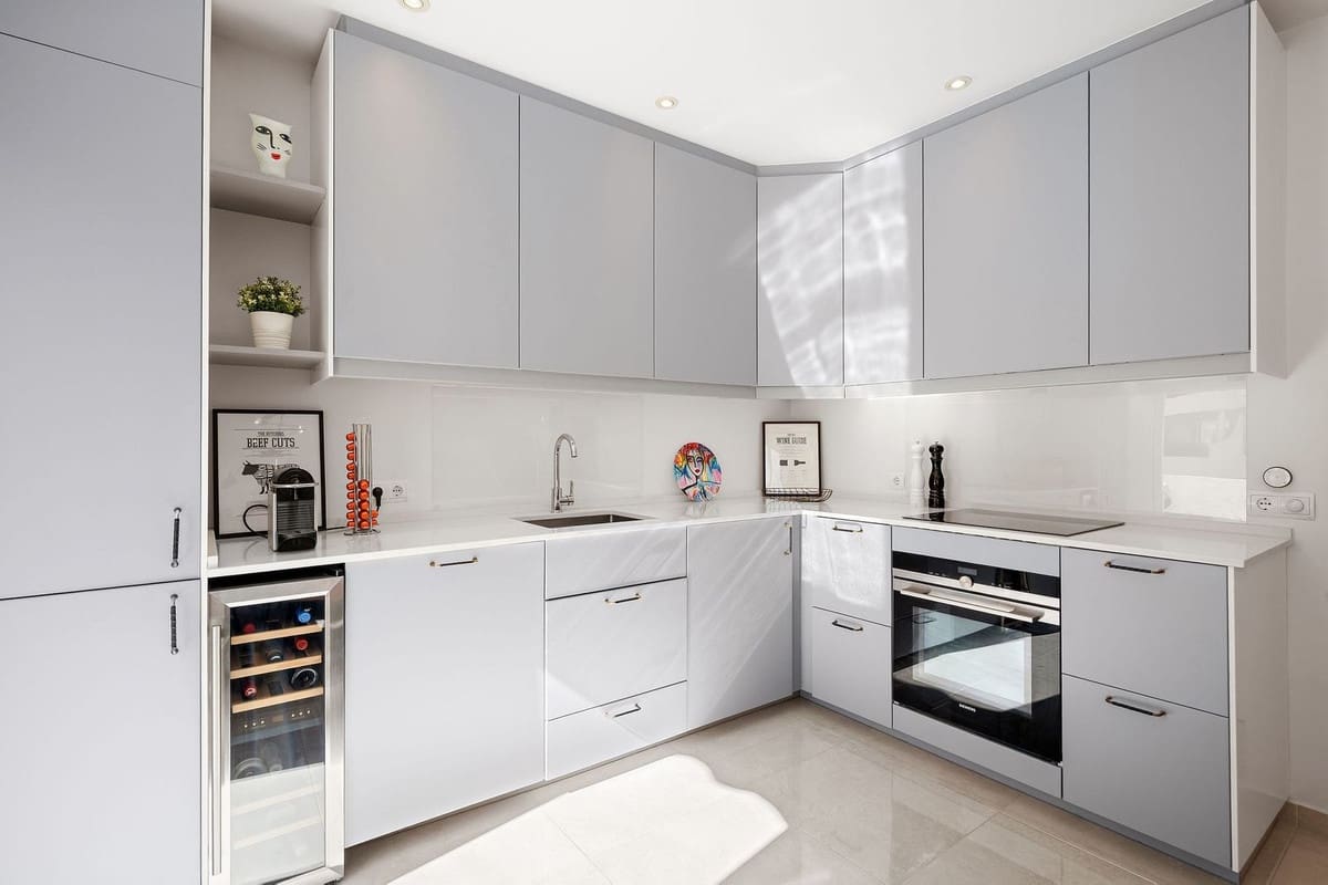 3 bedroom Apartment for sale in Nueva Andalucia with pool garage - € 829,000 (Ref: 10120947)