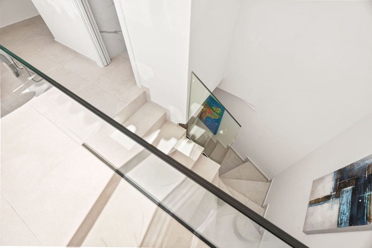 3 bedroom Apartment for sale in Nueva Andalucia with pool garage - € 829,000 (Ref: 10120947)