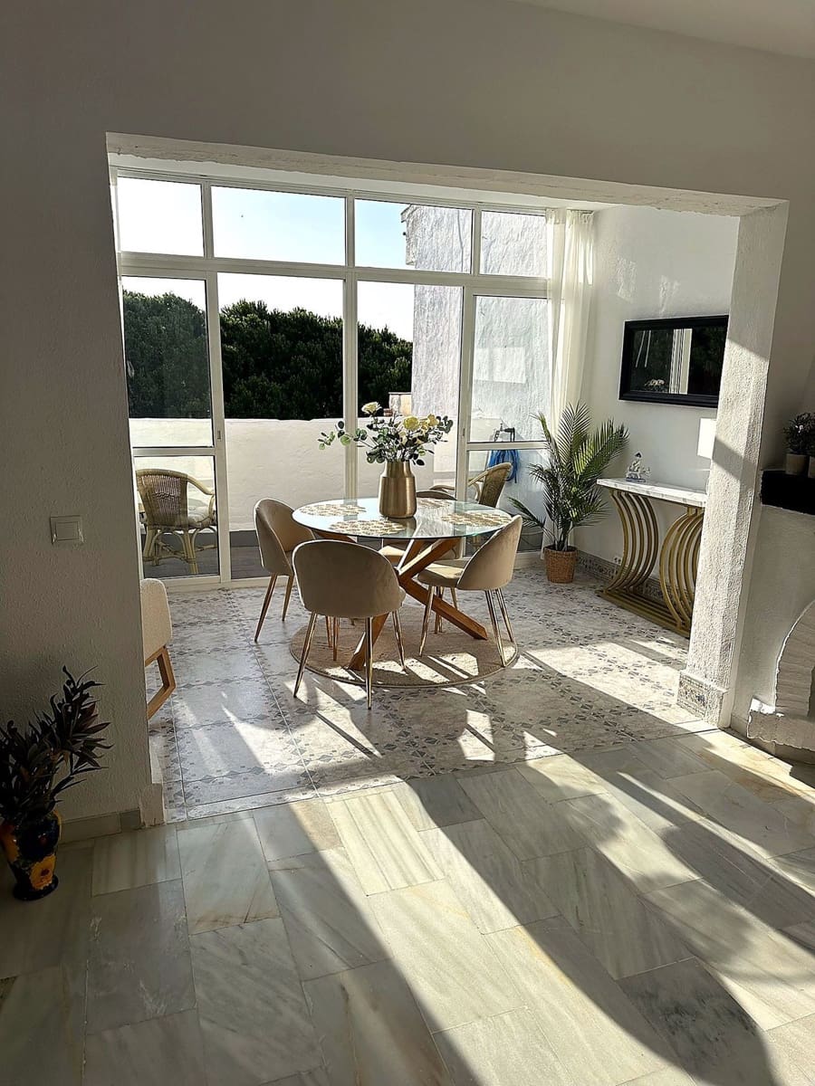Apartamento de 2 habitaciones en Calahonda en venta con piscina - 399.000 € (Ref: 10120948)