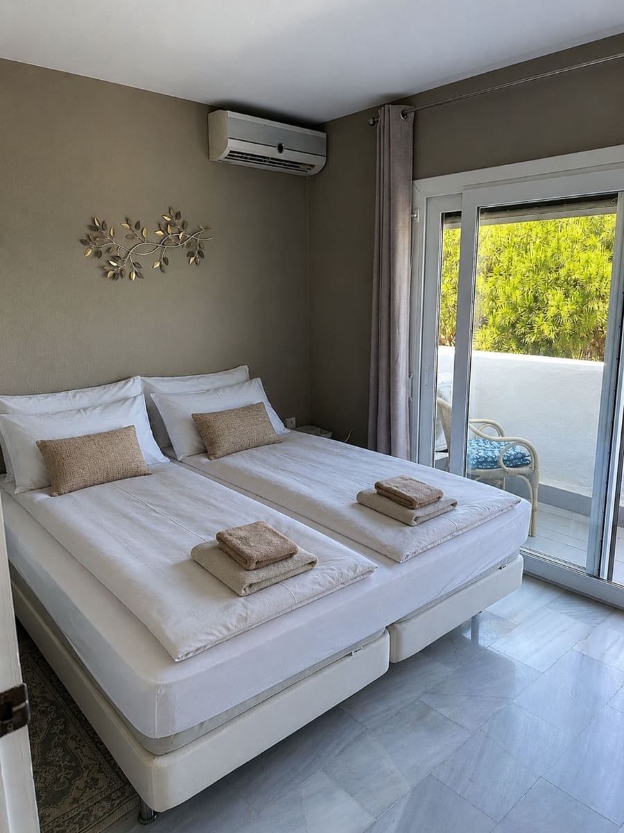 Apartamento de 2 habitaciones en Calahonda en venta con piscina - 399.000 € (Ref: 10120948)