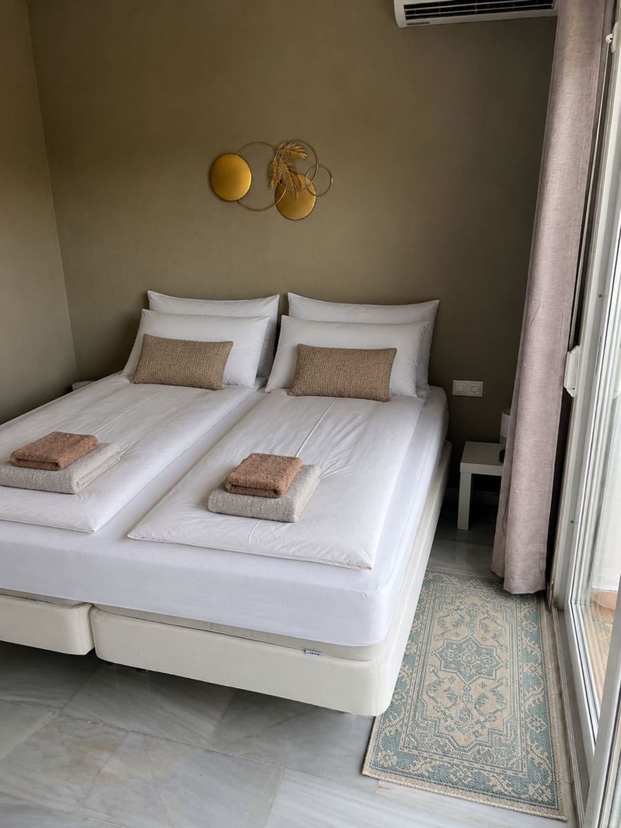 Apartamento de 2 habitaciones en Calahonda en venta con piscina - 399.000 € (Ref: 10120948)