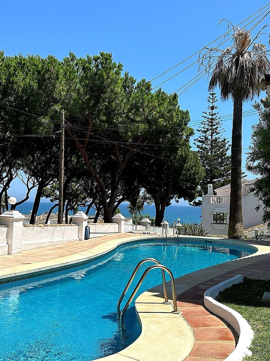 Apartamento de 2 habitaciones en Calahonda en venta con piscina - 399.000 € (Ref: 10120948)