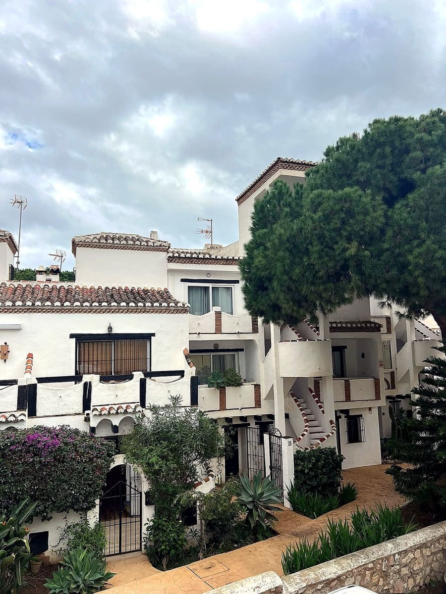 Apartamento de 2 habitaciones en Calahonda en venta con piscina - 399.000 € (Ref: 10120948)