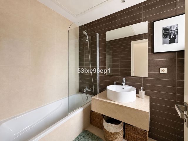 2 slaapkamer Appartement te koop in Estepona met zwembad garage - € 274.000 (Ref: 10120950)
