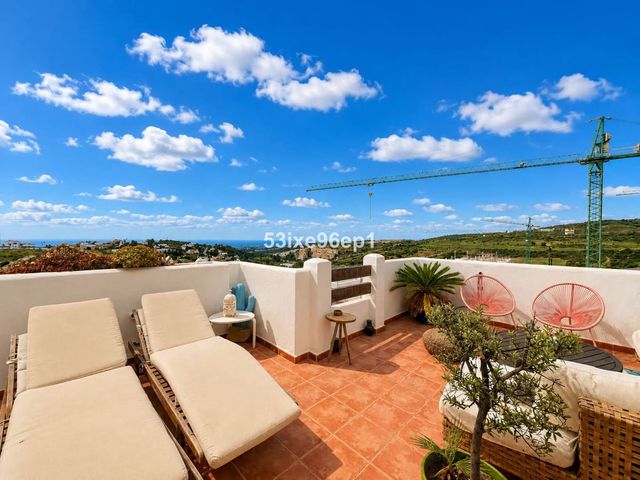 2 slaapkamer Appartement te koop in Estepona met zwembad garage - € 274.000 (Ref: 10120950)