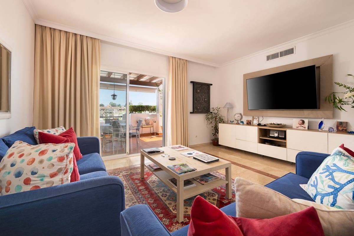 3 slaapkamer Appartement te koop in New Golden Mile met zwembad garage - € 630.000 (Ref: 10120952)