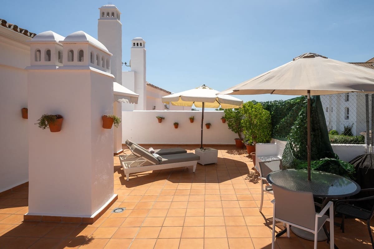 3 slaapkamer Appartement te koop in New Golden Mile met zwembad garage - € 630.000 (Ref: 10120952)