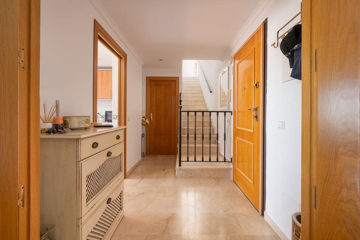 3 slaapkamer Appartement te koop in New Golden Mile met zwembad garage - € 630.000 (Ref: 10120952)