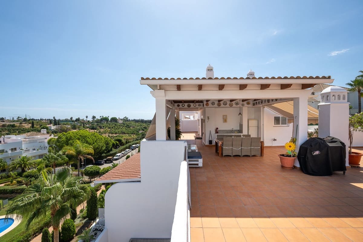 3 slaapkamer Appartement te koop in New Golden Mile met zwembad garage - € 630.000 (Ref: 10120952)
